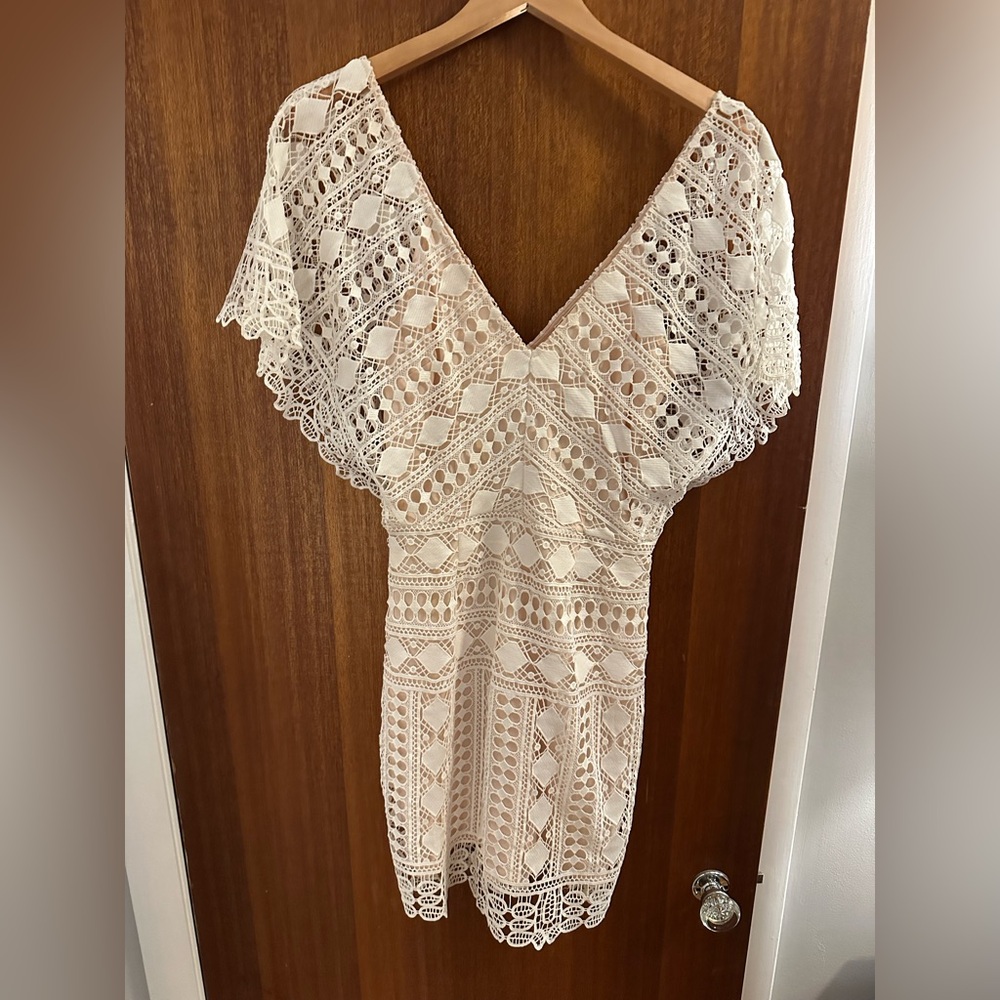 Brand: Soieblu
Size M
Lace dress with nude underlay.